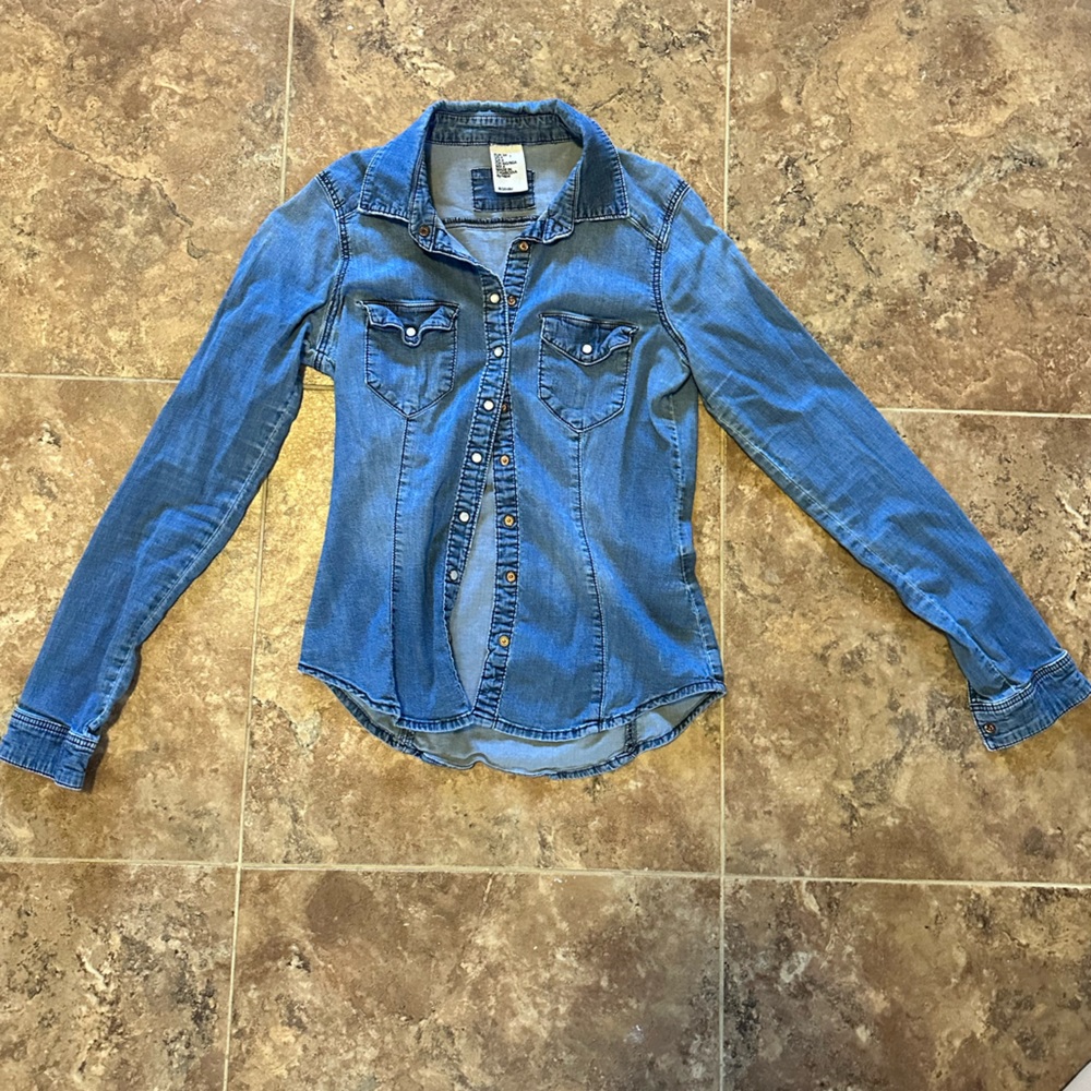 H&M JEAN BUTTON UP SNAP FRONT